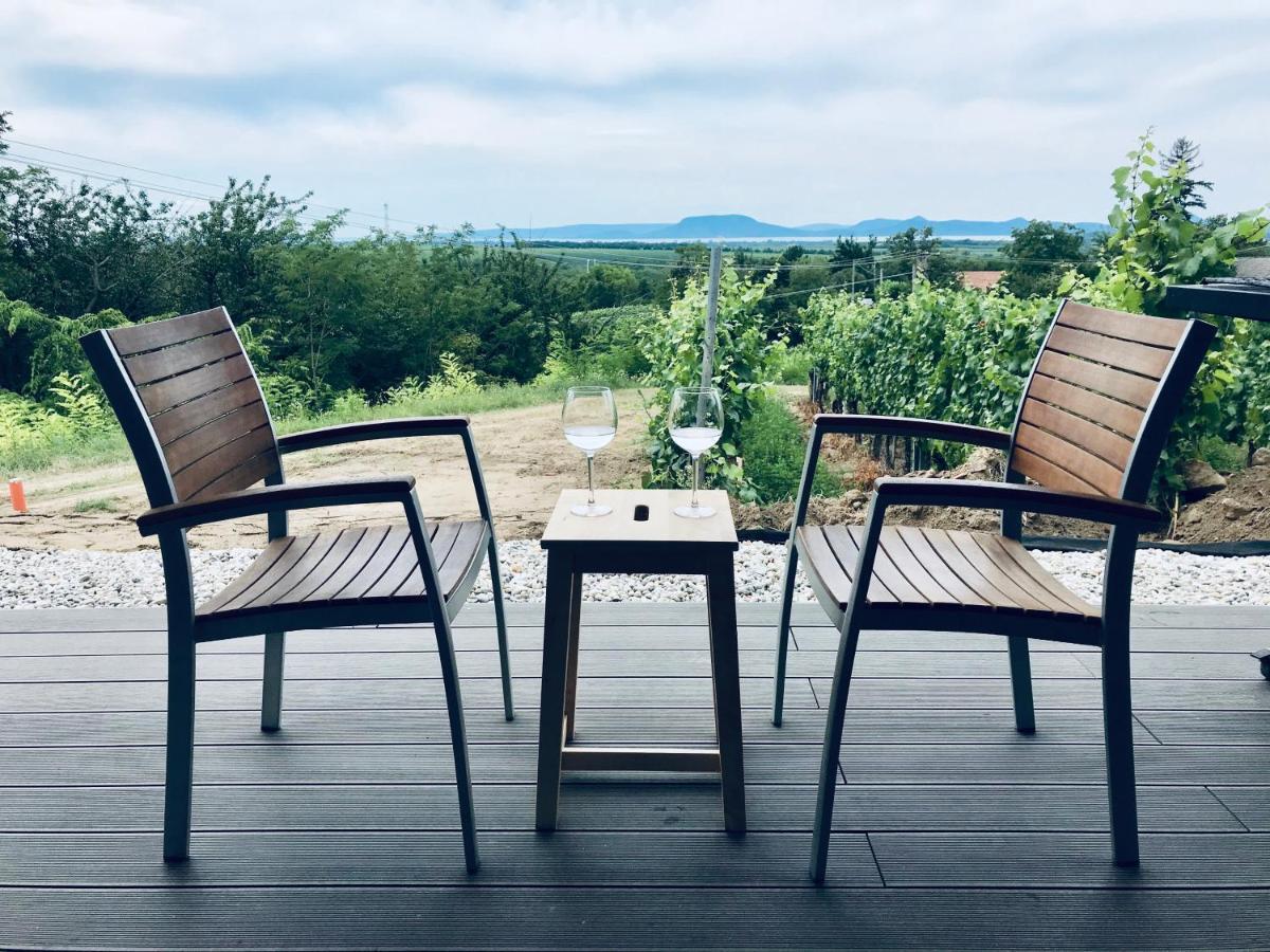 Wine & Space Lodge At Lake Balaton Balatonlelle Exteriör bild